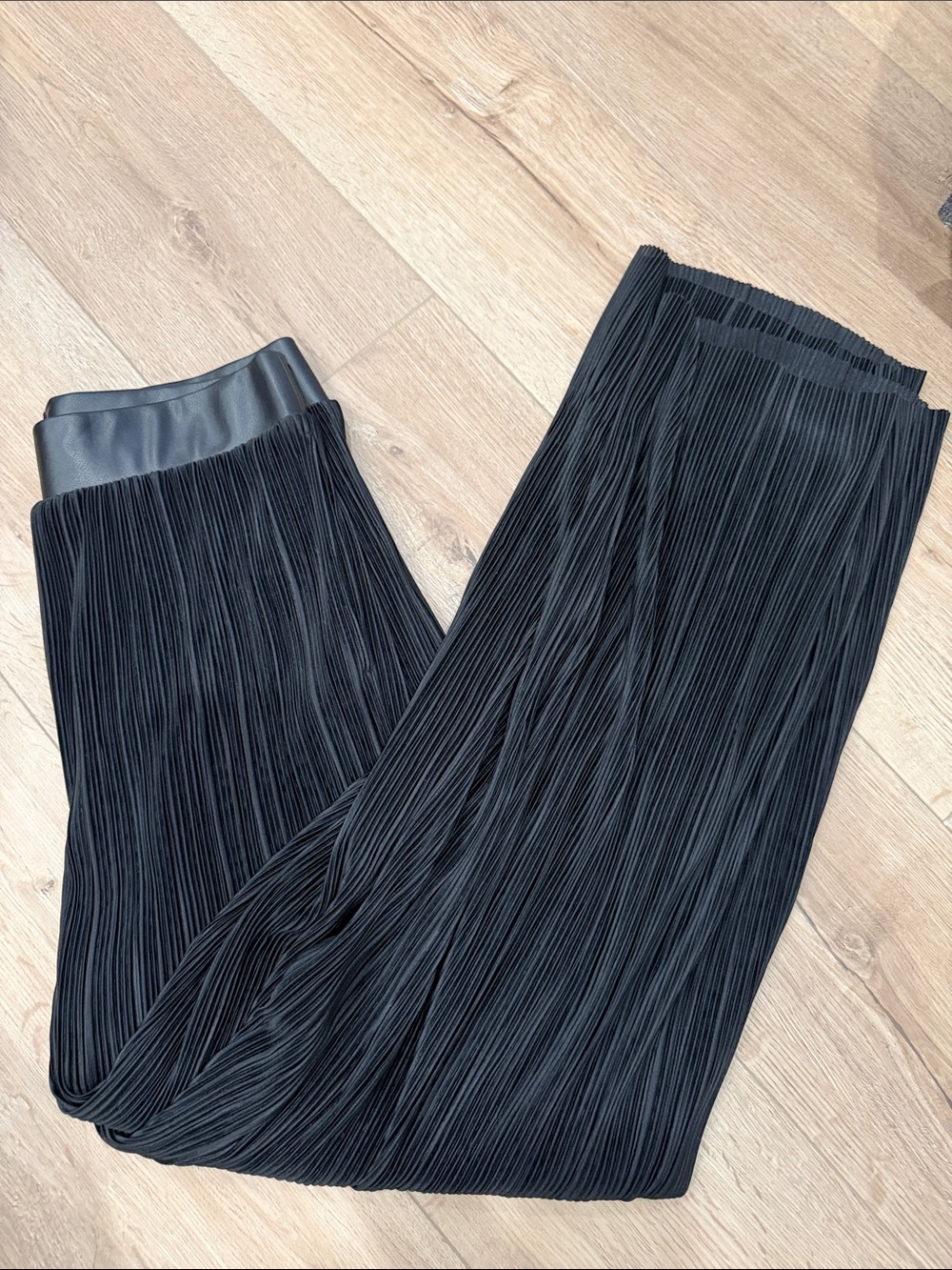 DKNY Black Pleated Wide-Leg Pants with Faux-Leather Waistband